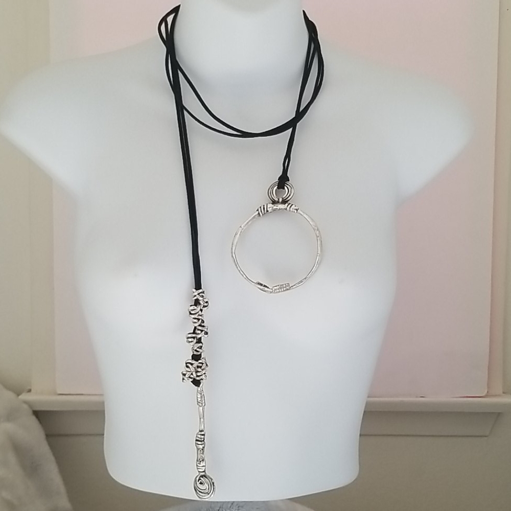 NWOT Versatile silver / leather 23" necklace